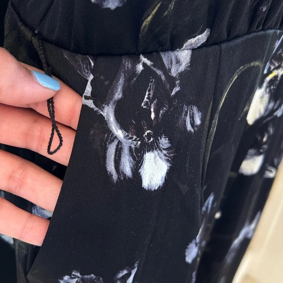 NWT H&M Women's Black Floral One-Piece Romper Size 6 - Picture 6 of 12